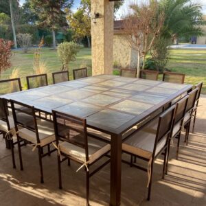 Comedor 20 piedras para 14 personas
